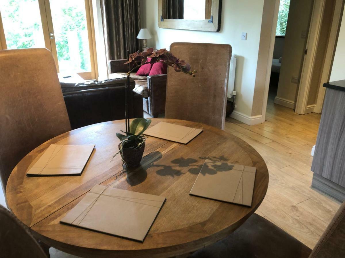 Romneys Apartments & Suites Kendal Esterno foto